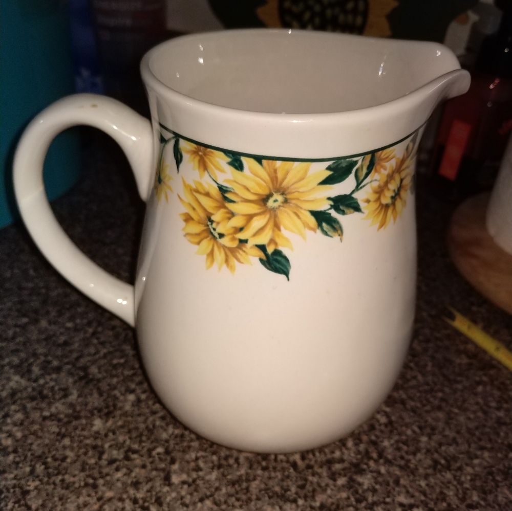 Sunflower 🌻 pitcher! - Picture 4 of 9